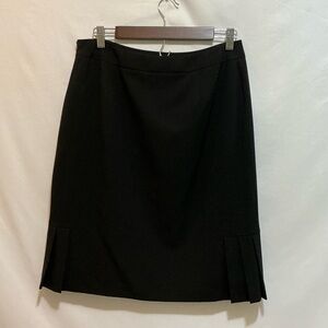 Tahari Women’s Classic Black Skirt Size 8 - NWOT.